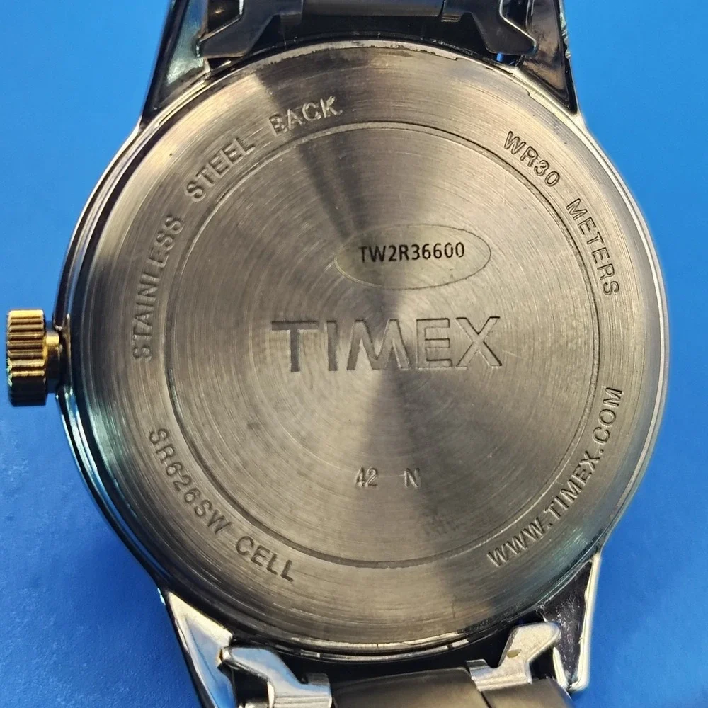 Vintage 2006 Timex 38mm Two‎ Tone Mens Quartz Watch Stainless Steel
